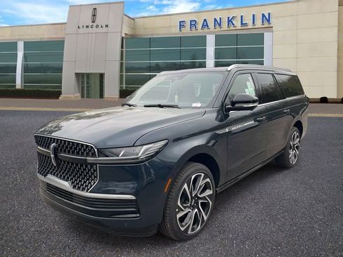 New 2026 Lincoln Navigator L Reserve AWD/4WD image 3