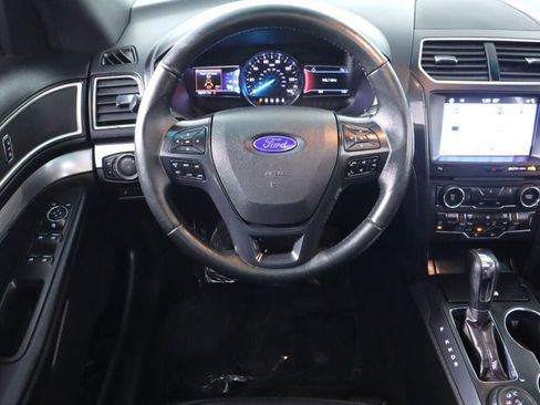 Used 2017 Ford Explorer XLT w/ Equipment Group 202A AWD/4WD image 34