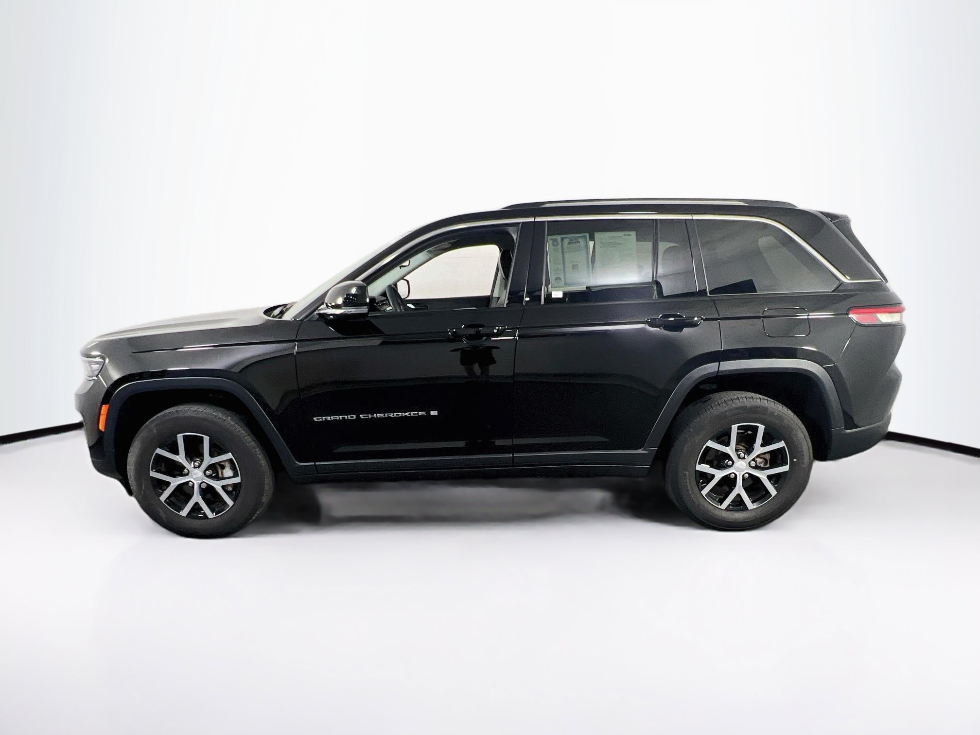 Used 2023 Jeep Grand Cherokee Limited AWD/4WD image 8