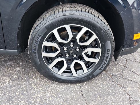 Used 2023 Ford Maverick Lariat w/ Lariat Luxury Package image 28