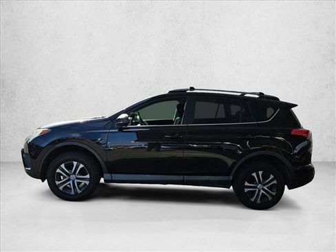 Used 2018 Toyota RAV4 LE image 8