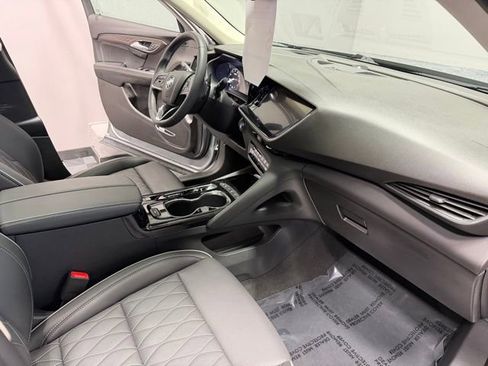 Used 2023 Buick Envision Avenir image 25