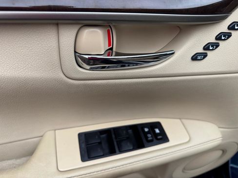 Used 2014 Lexus ES 350 w/ Luxury Package FWD image 18