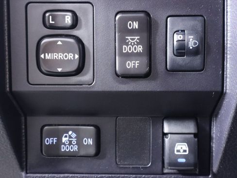 Used 2017 Toyota Tundra SR5 w/ TRD Off Road Package AWD/4WD image 10