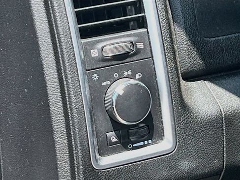 Used 2021 RAM 1500 Classic SLT RWD image 10