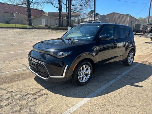 Used 2023 Kia Soul LX w/ LX Technology Package FWD image 3