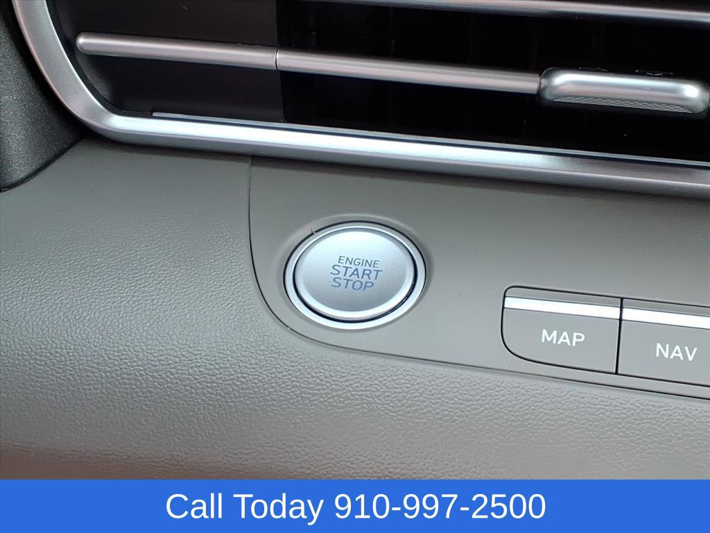 Used 2025 Hyundai Elantra SEL FWD image 10