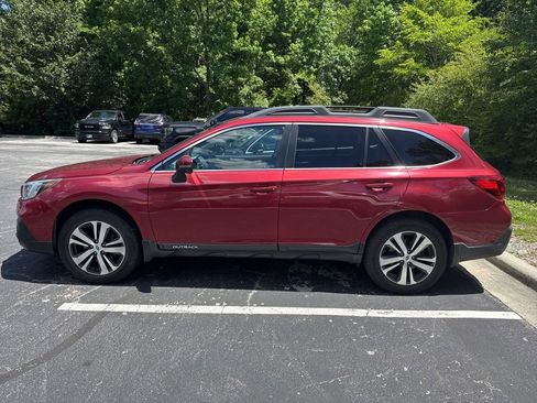 Used 2018 Subaru Outback 2.5i Limited AWD/4WD image 2