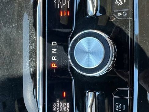 Used 2024 Jeep Grand Cherokee Summit AWD/4WD image 35