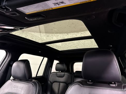 Used 2023 Jeep Grand Cherokee Overland AWD/4WD image 24
