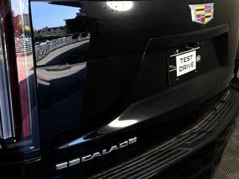 Used 2025 Cadillac Escalade Sport Platinum w/ LPO, Floor Liner Package AWD/4WD image 7