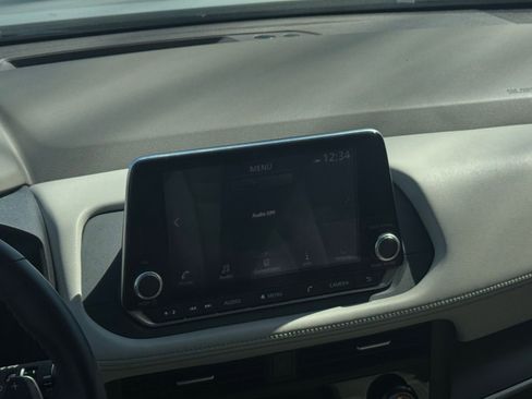 Used 2025 Nissan Rogue SV image 17