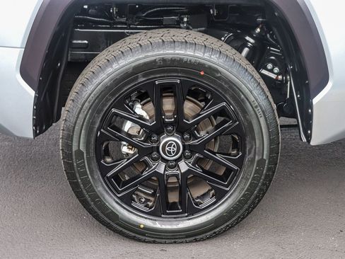 Used 2024 Toyota Tundra Limited AWD/4WD image 9