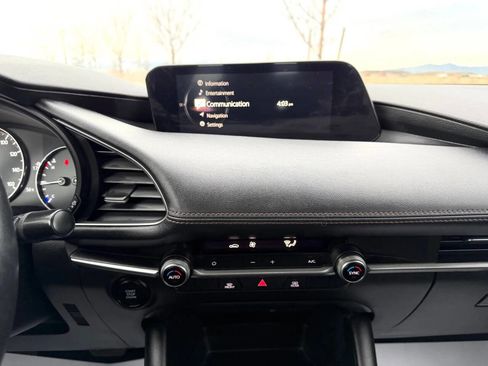 Used 2022 MAZDA MAZDA3 s image 23