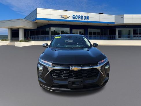 Used 2024 Chevrolet Trax LS w/ Driver Confidence Package FWD image 9