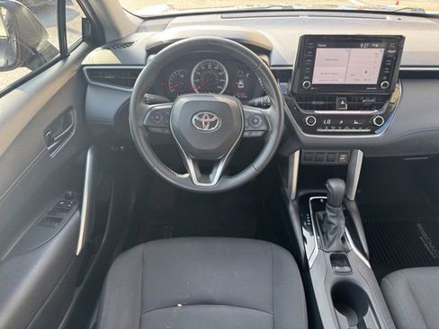 Used 2022 Toyota Corolla Cross LE image 12