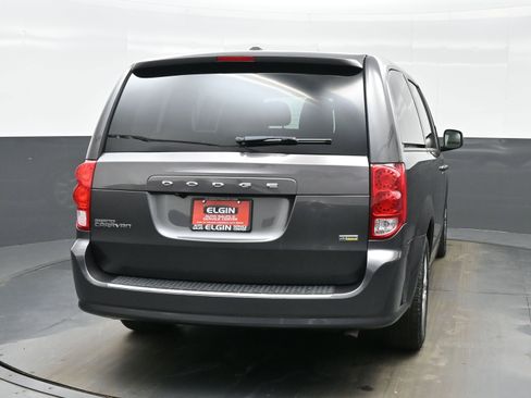 Used 2018 Dodge Grand Caravan SE w/ UConnect Hands-Free Group image 5