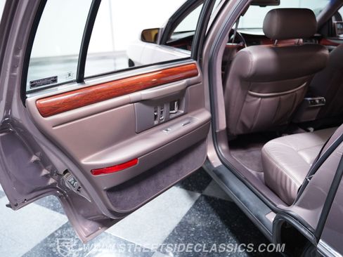 Used 1995 Cadillac De Ville Sedan FWD image 34