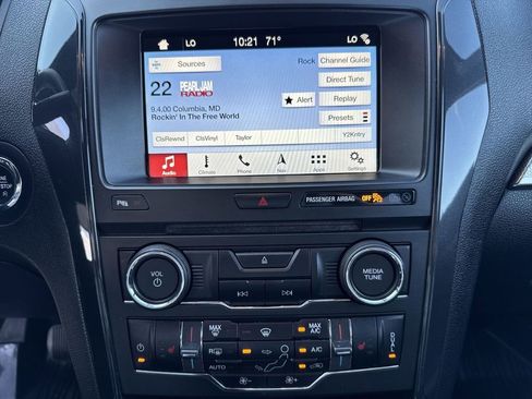 Used 2018 Ford Explorer XLT w/ Equipment Group 202A image 13