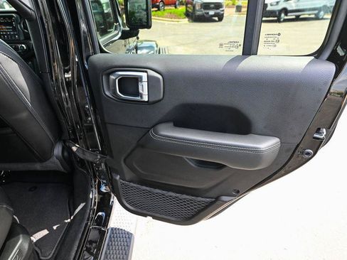 Used 2023 Jeep Wrangler Unlimited Sahara w/ Cold Weather Group AWD/4WD image 28