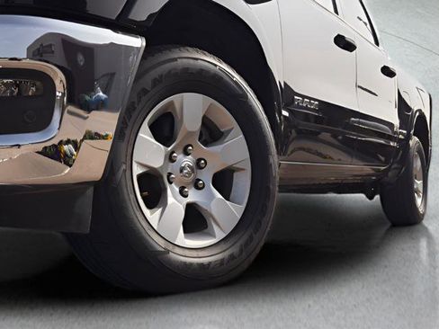 Used 2025 RAM 1500 Big Horn AWD/4WD image 9