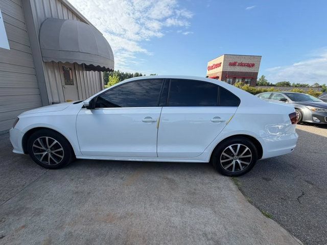 Used 2017 Volkswagen Jetta SE FWD image 3
