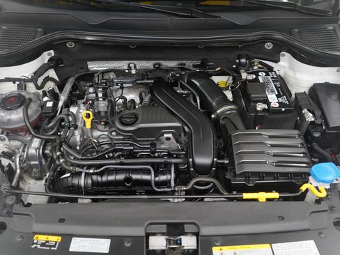 Used 2022 Volkswagen Taos SEL image 32