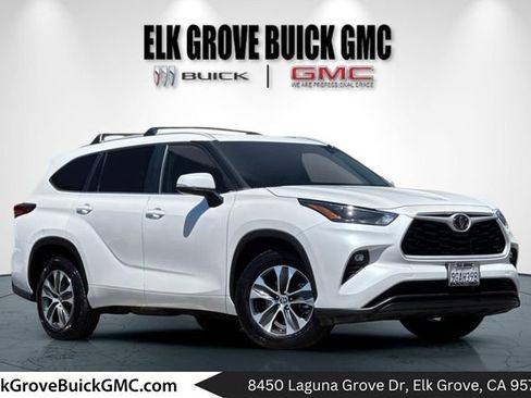Used 2023 Toyota Highlander XLE FWD image 1