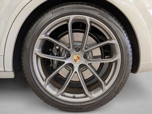 Used 2025 Porsche Cayenne GTS image 26