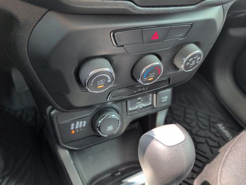 Used 2020 Jeep Renegade Sport w/ Sport Appearance Group AWD/4WD image 26