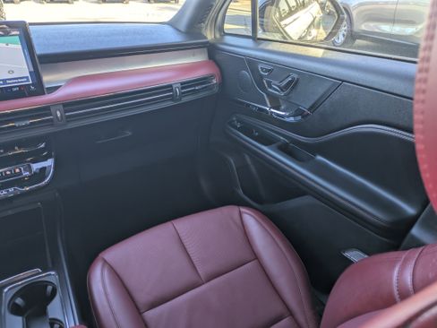 Used 2023 Lincoln Corsair Reserve w/ Equipment Group 201A image 17