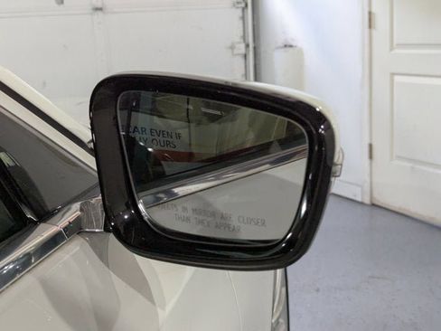 Used 2020 BMW 740i w/ Cold Weather Package image 38