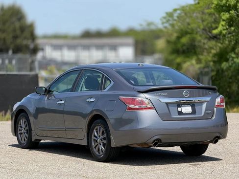 Used 2015 Nissan Altima 2.5 S w/ Special Edition Package FWD image 10