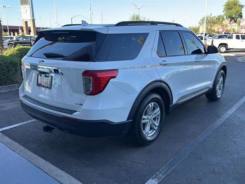 Used 2020 Ford Explorer XLT AWD/4WD image 4
