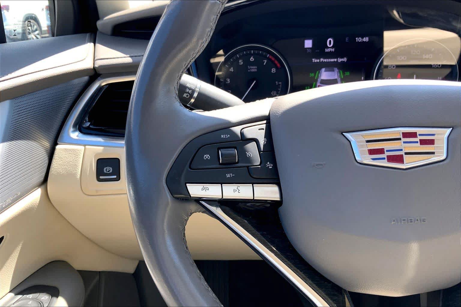 Used 2023 Cadillac XT6 Premium Luxury w/ Technology Package FWD image 24