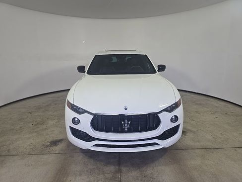Used 2024 Maserati Levante GT Ultima image 3