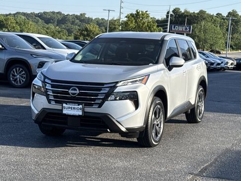 Used 2024 Nissan Rogue SV FWD image 14