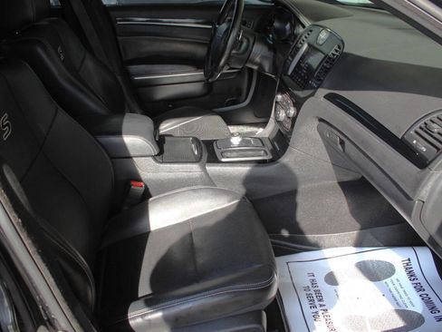 Used 2019 Chrysler 300 S w/ 300S Premium Group 2 image 9