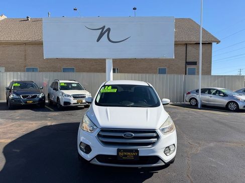 Used 2017 Ford Escape SE FWD image 2