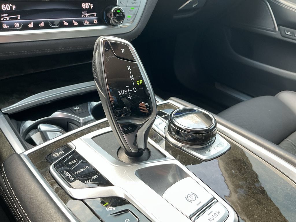 Used 2022 BMW 750i xDrive w/ Luxury Rear Seating Package AWD/4WD image 18