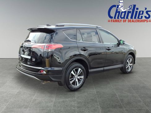 Used 2017 Toyota RAV4 XLE image 4