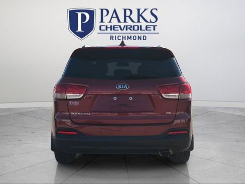 Used 2017 Kia Sorento LX w/ LX Convenience Package image 6