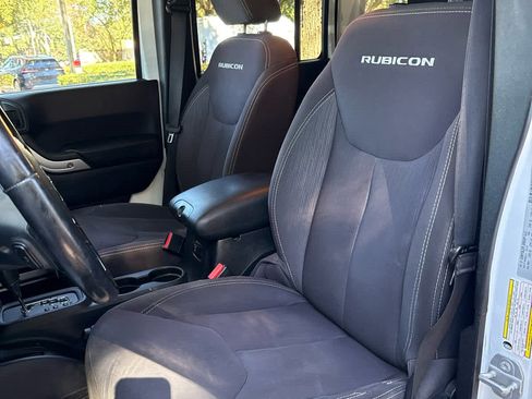 Used 2015 Jeep Wrangler Unlimited Rubicon w/ Connectivity Group image 11