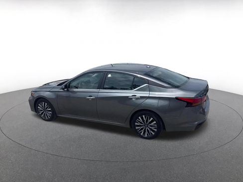 Used 2025 Nissan Altima 2.5 SV FWD image 10