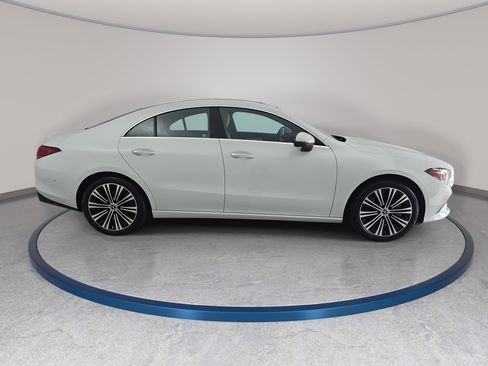 Used 2023 Mercedes-Benz CLA 250 4MATIC image 4
