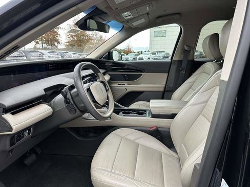 Certified 2024 Lincoln Nautilus Reserve image 13