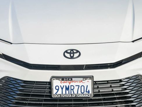 Used 2026 Toyota Camry XLE FWD image 5