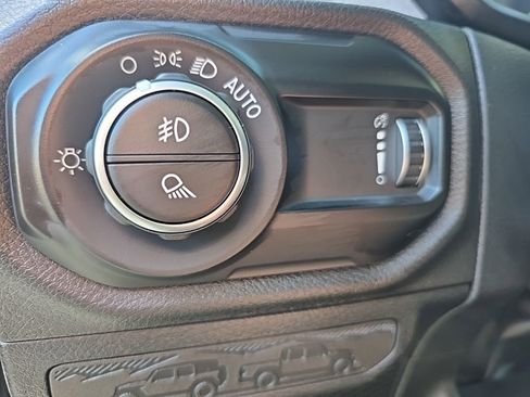 New 2025 Jeep Gladiator Sport image 25