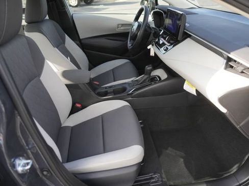 Used 2025 Toyota Corolla LE image 18
