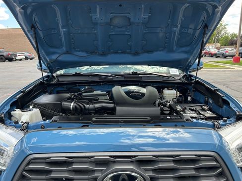 Used 2019 Toyota Tacoma TRD Off-Road w/ TRD Premium Off Road Package AWD/4WD image 32